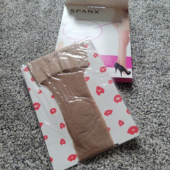 Spanx Sheer Beige Sand Pantyhose Size B NEW - Picture 3 of 6